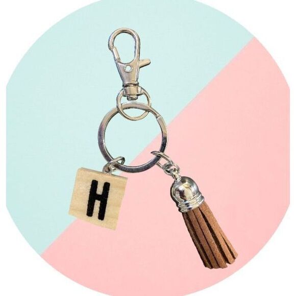 ☀️3/$12☀️ Wooden Letter “H” Tile Keychain - Picture 1 of 5
